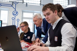 Исаак Калина рассказал о подробностях проекта «IT-класс в московской школе»