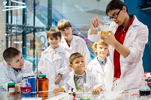 Практические занятия в лабораториях, научных организациях и вузах ждут школьников Москвы