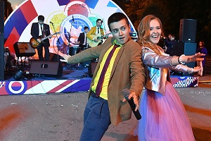 Пары, познакомившиеся на выпускном в парке Горького, будут приглашены на праздник в 2020 году