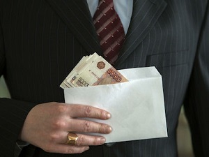 Почти половина новосибирских работников согласна получать зарплату в конверте