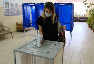 Более 460 тысяч жителей Новосибирской области проголосовали по изменениям в Конституцию РФ до дня голосования
