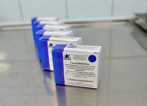 Первые прививки от коронавируса поставили врачам и медсёстрам в Новосибирской области