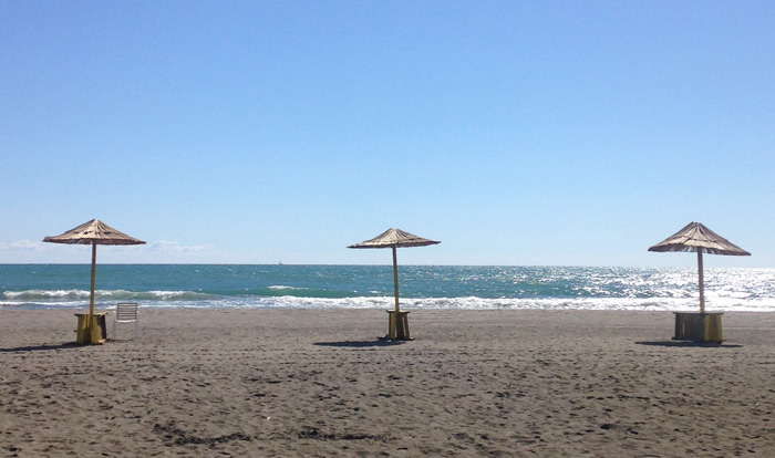 Популярные пляжи Италии сделали платными и по предварительной брони