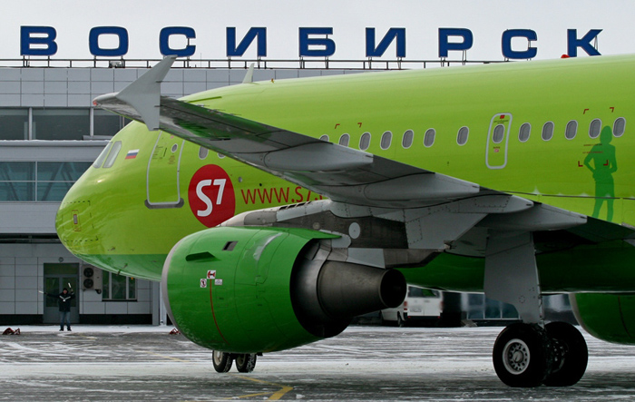 Пассажиры S7 опять не смогли улететь из Новосибирска из-за овербукинга