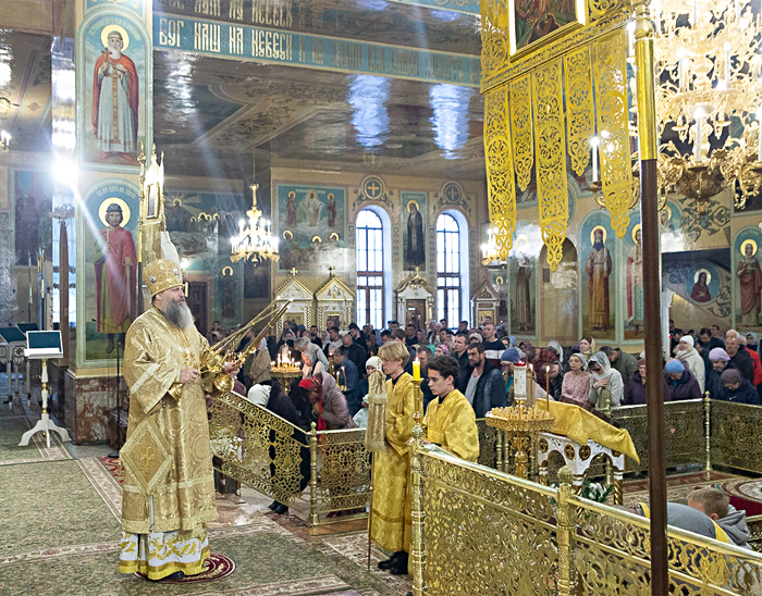 Чудотворный Годеновский крест привезли на два дня в Новосибирск