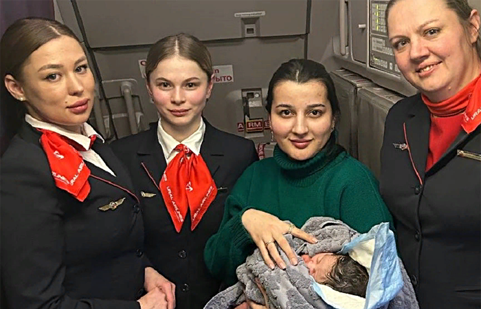 Рожденной в самолете «Уральских авиалиний» девочке выдали необычный документ