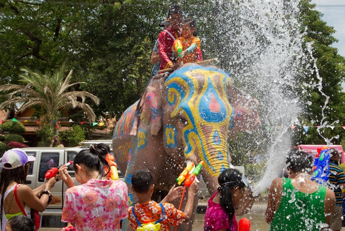 Фестиваль Сонгкран 2024 – яркое празднование Нового года проводит компания Central Pattana в Таиланде
