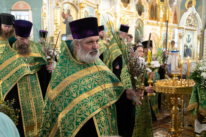 На вербное воскресенье в храмах Новосибирска освятили вербы