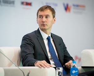 Денис Тихонов: необходимо создавать комфортные условия для жизни людей в городах 