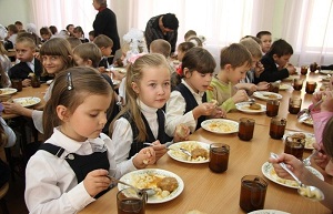Делегация КПРФ оценила качество школьного питания