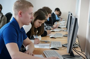 Авторы образовательного канала на Яндекс-Дзене заявили, что система образования не учит школьников работать с информацией