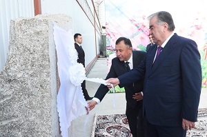 В Таджикистане наладили производство высокопрочного шифера и труб