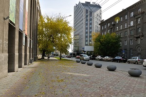 Улицы Новосибирска очистят от информационного мусора и приведут к единому стилю