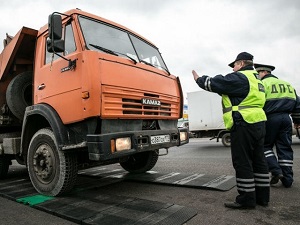 Фуры - на выезд. В Новосибирске временно ограничили движение большегрузов