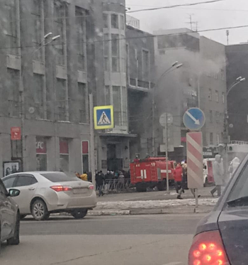 В Новосибирске на площади Ленина пожар