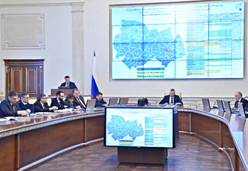Андрей Травников поручил усовершенствовать механизм обратной связи при работе с обращениями граждан