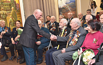 Первые юбилейные награды в честь 75-летия Победы вручили ветеранам в Новосибирской области