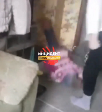 Житель Омска избивает своих детей на видео в инстаграме. Полиция заинтересовалась