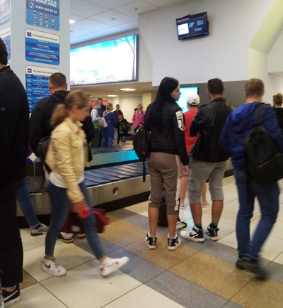 Из-за поломки самолета "Победы" пассажиры рейса Сочи-Новосибирск не могли получить багаж в Толмачево