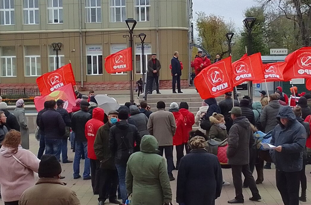 Массовые акции КПРФ против итогов выборов в Госдуму проходят в Сибири