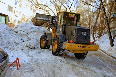 Мэр Новосибирска дал две недели на вывоз снега с придомовых территорий