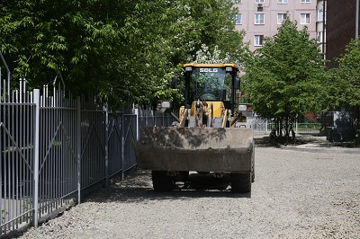 Жители дома на ул. Толстого «проголосовали рублём» за уютный двор