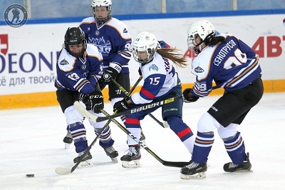 Мэр Новосибирска встретился с хоккеистками, обыгравшими соперниц из Москвы