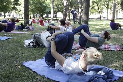 Новосибирцев ждут на занятиях парковой гимнастикой 