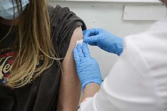 Вакцинация от COVID-19 проходит в Новосибирске
