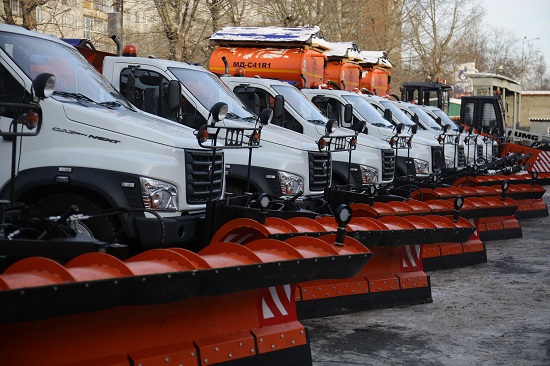 До конца года Новосибирск получит 23 машины для уборки снега