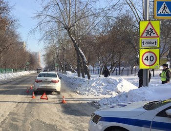 В Новосибирске сбитый машиной ребёнок сбежал с места ДТП. Его разыскивают