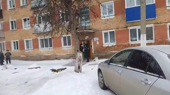 Родителей и двух маленьких детей нашли мертвыми в квартире в Красноярском крае. Подробности произошедшего опубликованы в соцсети