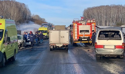 Два человека погибли, шесть в больнице. Тойота столкнулась с пассажирским автобусом в Новосибирском районе
