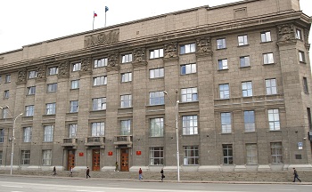 За продажу аварийных квартир новосибирского чиновника отправили на 2,5 года в колонию