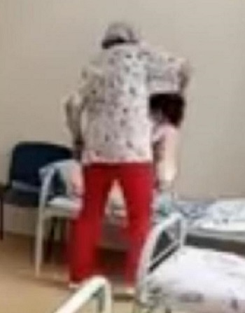 Медсестру тубдиспансера ударившую ребёнка освободили от ответственности