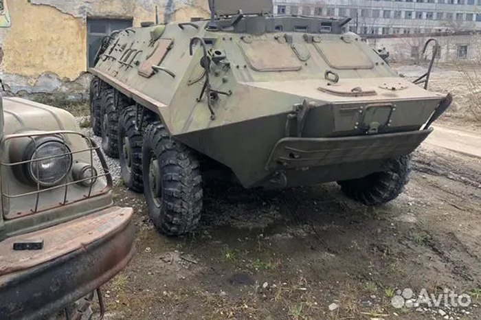 Россияне продают на Авито военную технику, самолеты, бункеры и дома с бомбоубежищами