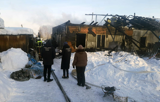 Двое детей и женщина погибли во время пожара в Мошковском районе НСО