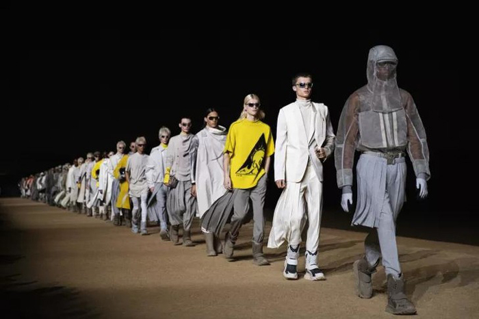 У подножья пирамид в Египте впервые прошел модный показ Dior