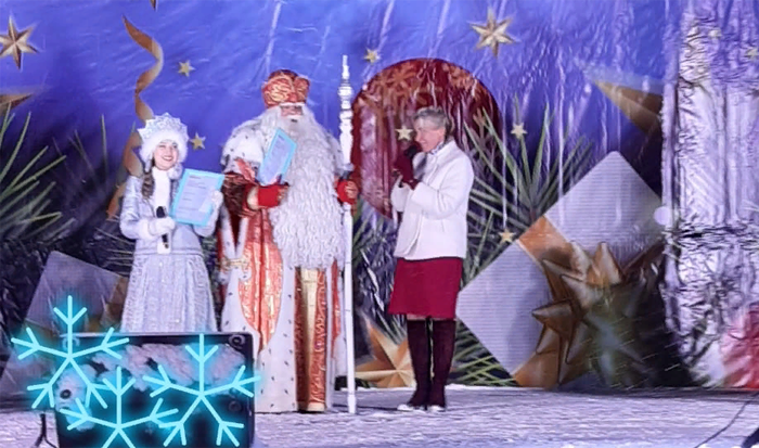 Деда Мороза и Снегурочку застраховали от солнечных лучей бога Ярило в Костроме