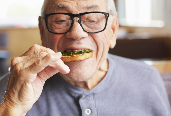 Медики посоветовали пожилым людям есть горчицу