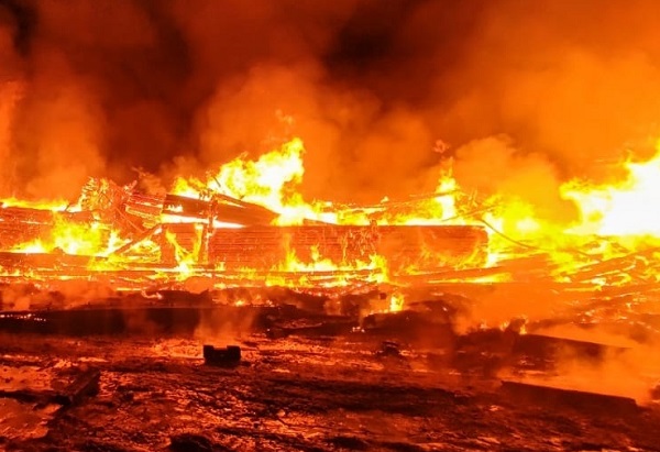 База отдыха за 100 млн рублей сгорела в деревне Абрашино в НСО