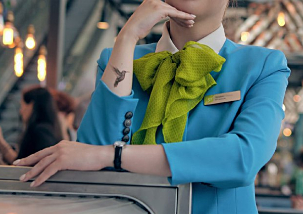Авиакомпания S7 разрешила экипажам носить татуировки и красить волосы в яркий цвет