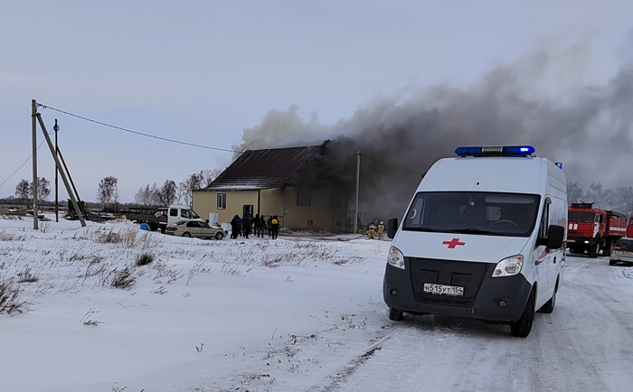 В Новосибирской области судебный пристав спас семью от пожара