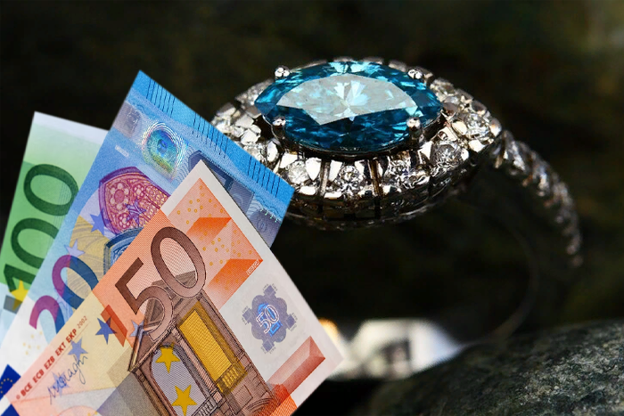 "Честность и порядочность" - потерянные бриллиантовые серьги и 4000 евро вернули тайцы туристам
