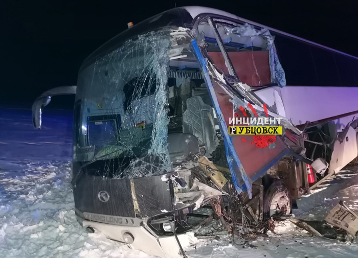 Рейсовый автобус из Новосибирска попал в смертельное ДТП на Алтае