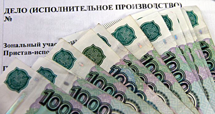 Уборщица в Новосибирске получила 355 тысяч рублей благодаря судебным приставам