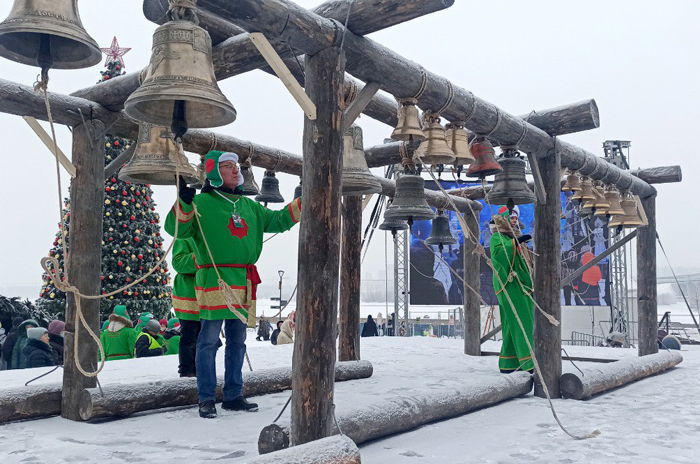 Фестиваль колокольных звонов в Новосибирске завершат передачей "умной" снежинки Суздалю