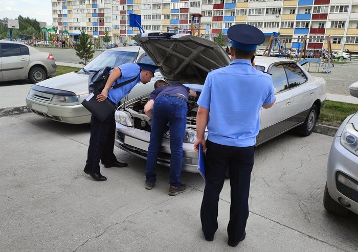 Житель Новосибирска за неуплату штрафа 30 тысяч рублей остался без автомобиля Toyota Vista