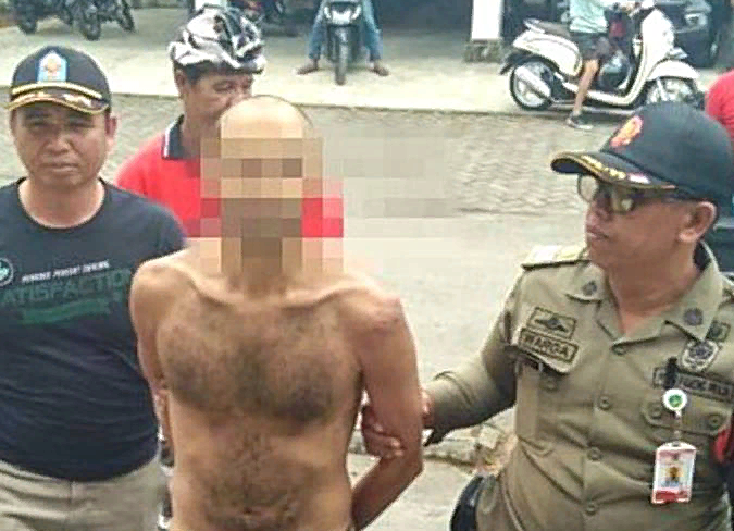 Голый турист из России шокировал на Бали полицию и местных жителей