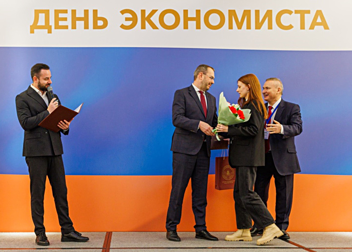 Награду Фонда Юрия Лужкова получил самый юный победитель конкурса «Лучший вопрос для Экономического диктанта»